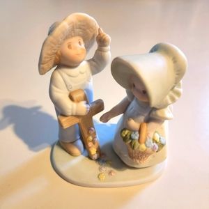 Circle of Friends Porcelain Statute